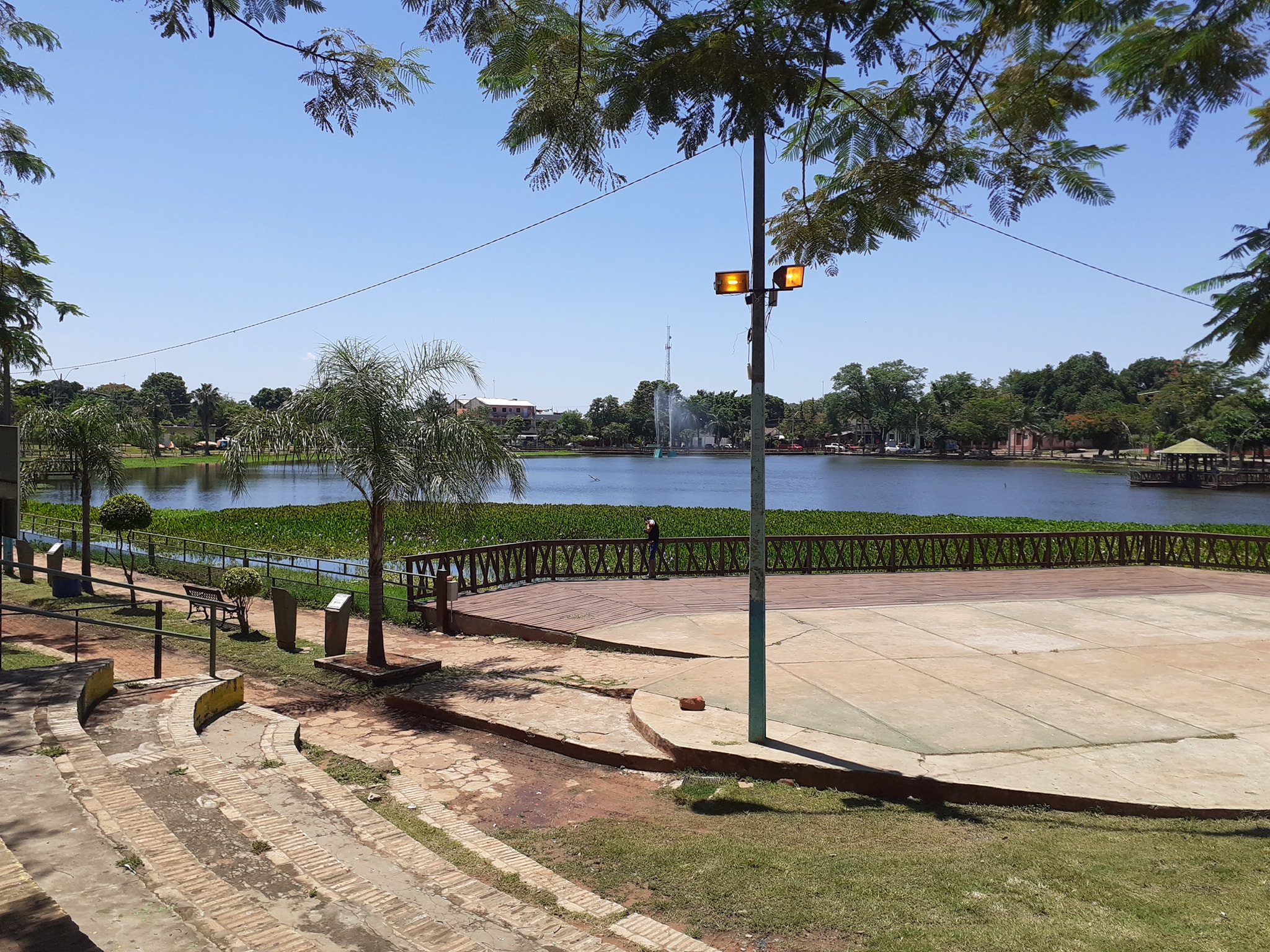 Anuncian lunes caluroso, húmedo y soleado