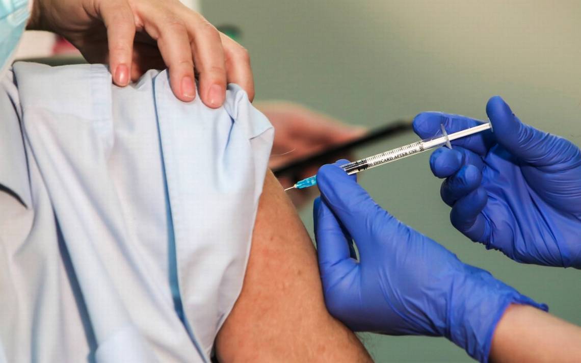 Además de uso consciente de tapabocas, infectólogo pide avanzar en vacunaciones anti-COVID