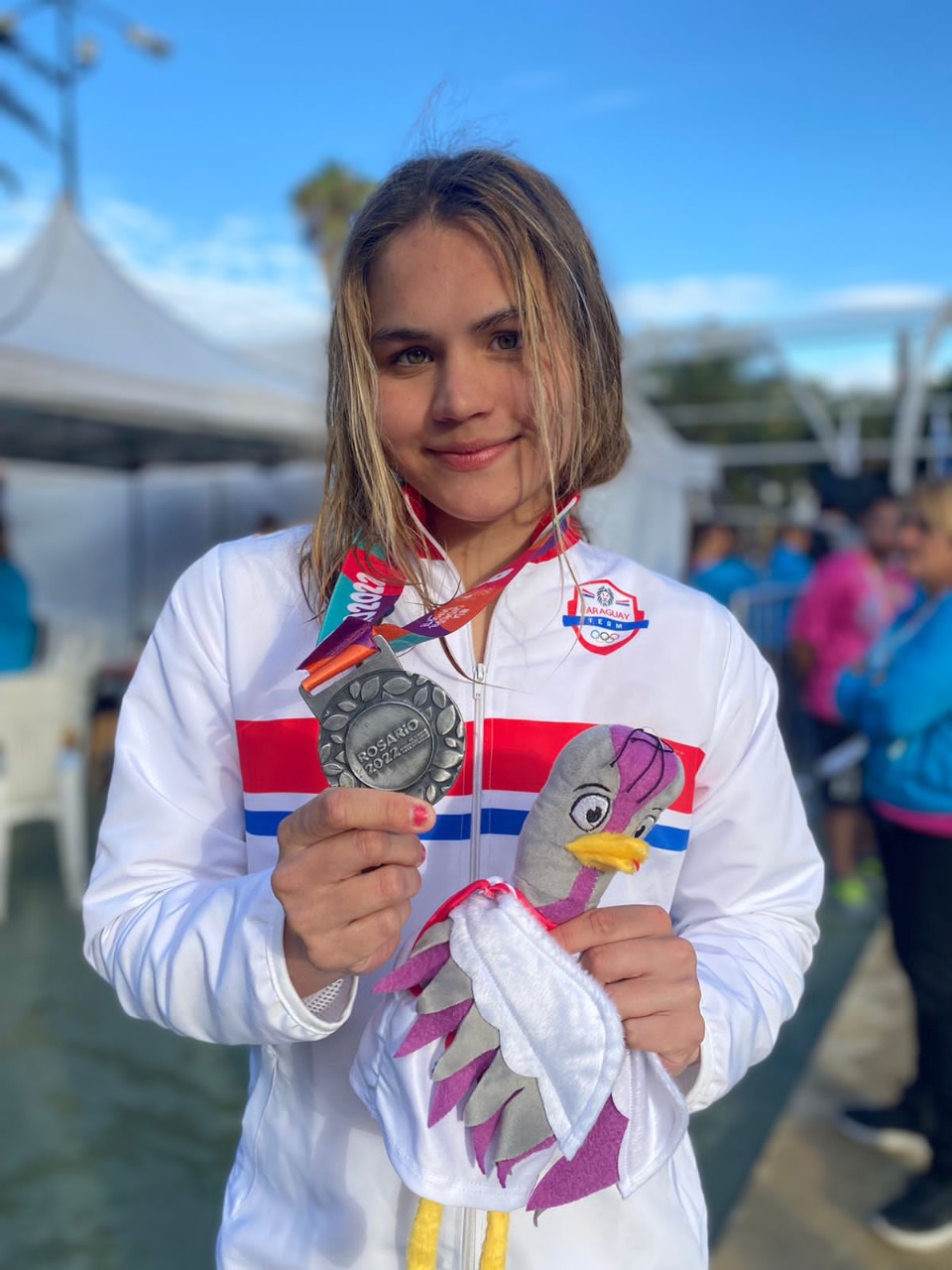 La extraordinaria nadadora paraguaya Luana Alonso le dio al Team Paraguay su primera presea en Los Juegos de la Juventud