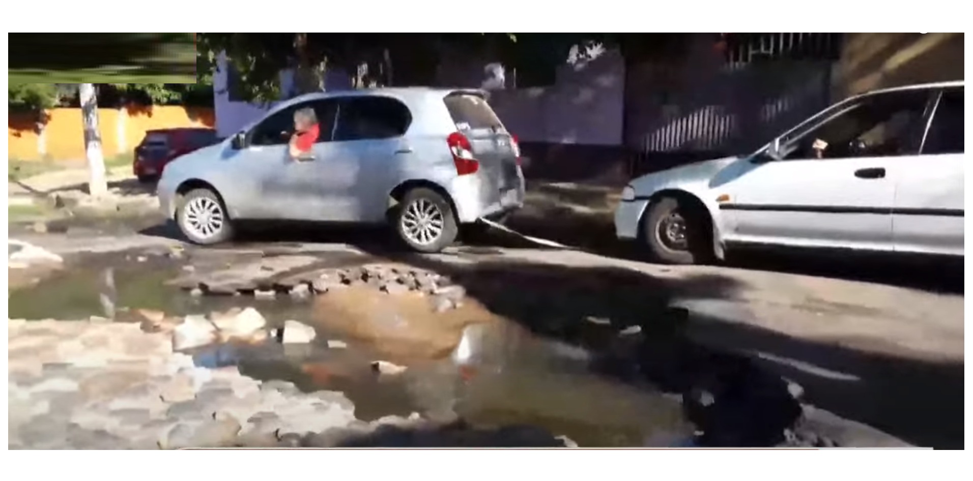 Conducción con “aventura extrema” sobre cráteres en calles del barrio Nazareth