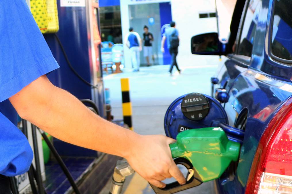 Emblemas privados bajan precios de combustibles entre G. 300 y G. 500 por litro