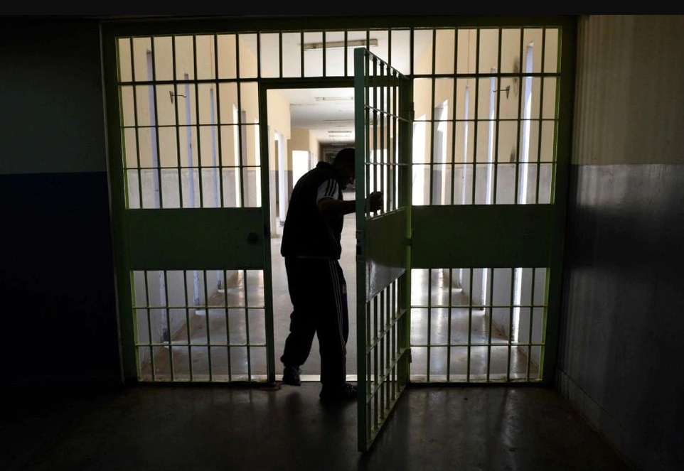 Si no les reasignan pago por bono alimentario, agentes penitenciarios irán a huelga
