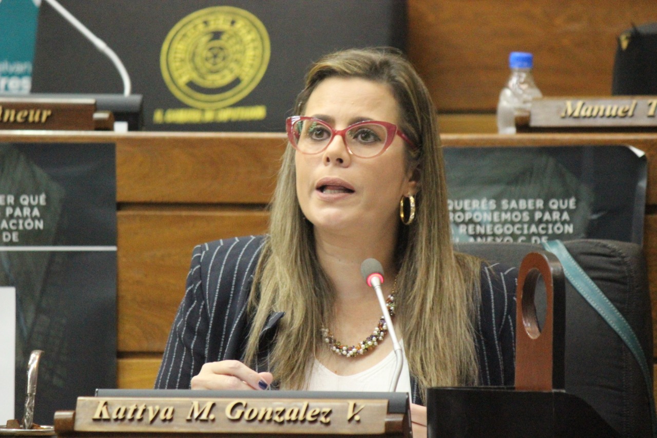 Fondo de Estabilización de Combustibles “es un subsidio para los ricos”, según Kattya