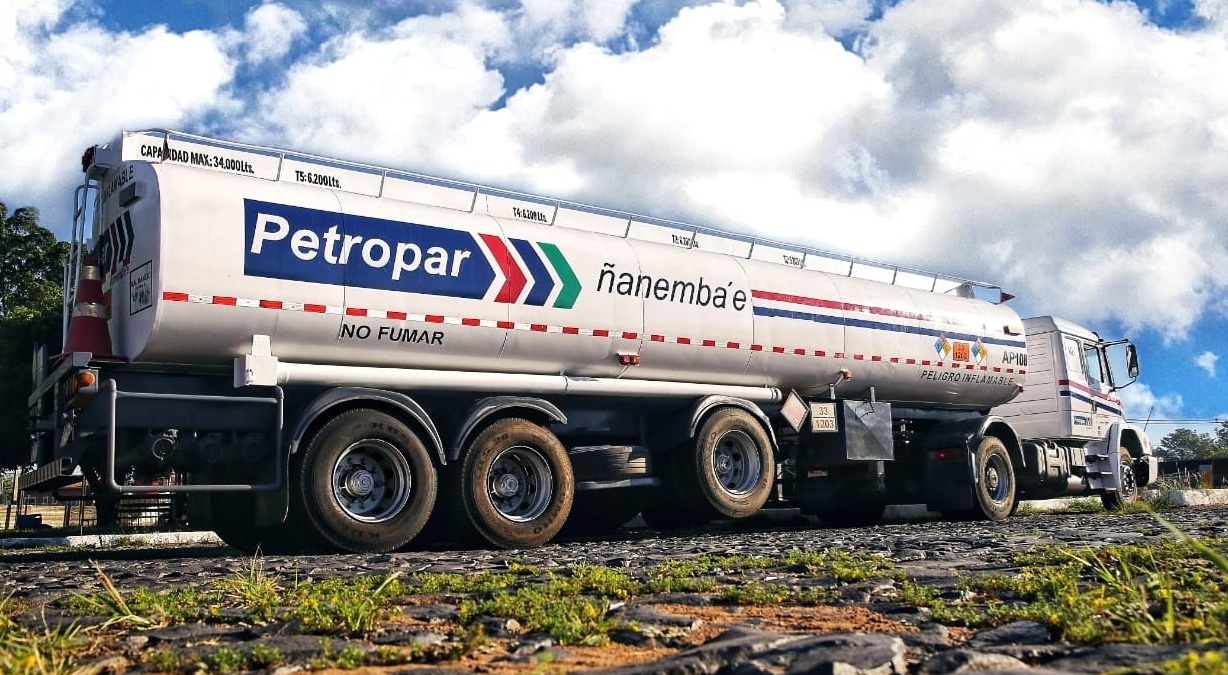 Gremio de camioneros pide que PETROPAR sea de nuevo regulador de precios de combustibles