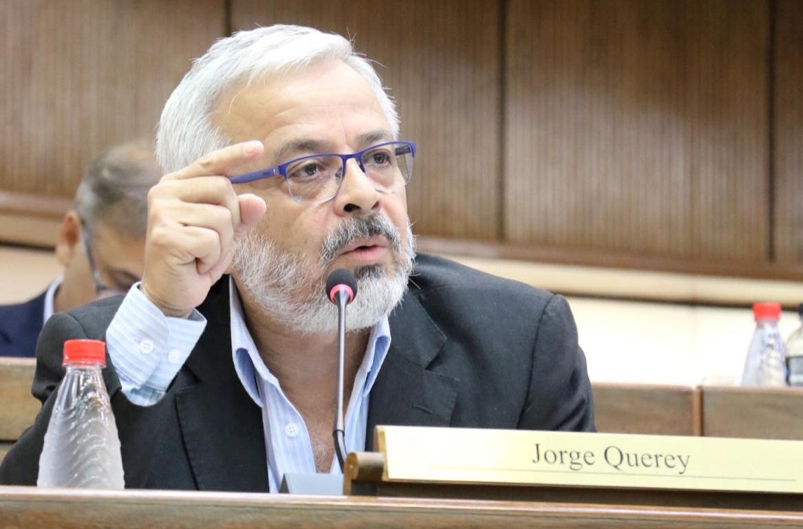 Querey critica veto de Ejecutivo a ley de PETROPAR