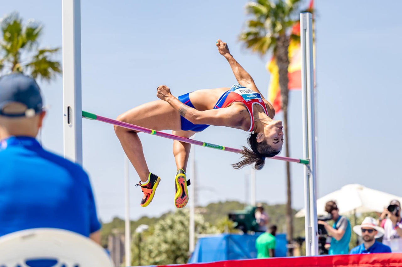 Espectacular primera jornada de Camila Pirelli para terminar al frente del heptatlón en Iberoamericano de España