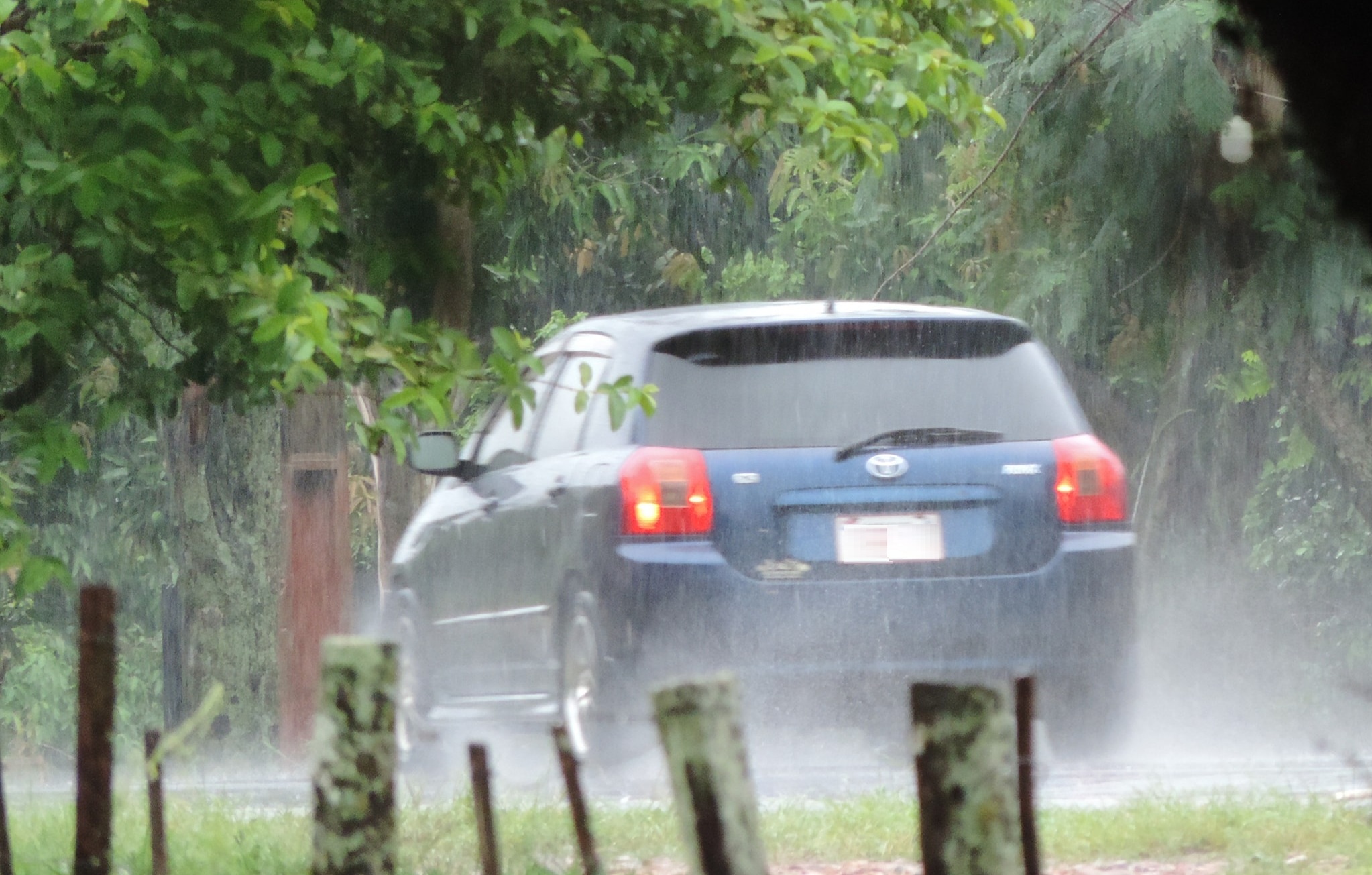 Anuncian lunes con lluvias y tormentas