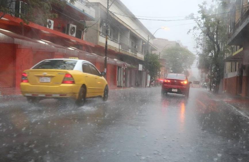 Anuncian lunes con lluvias y tormentas eléctricas