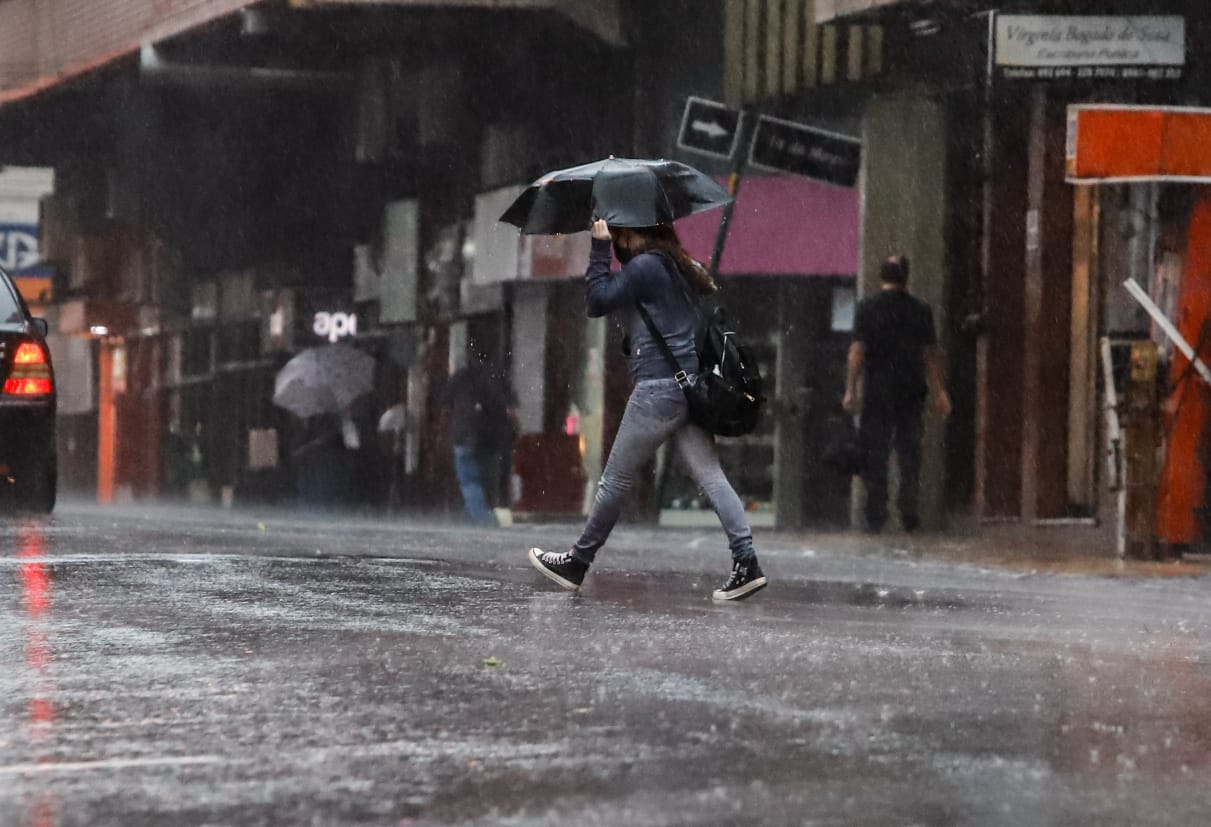Pronostican jueves con lluvias e ingreso de frente frío