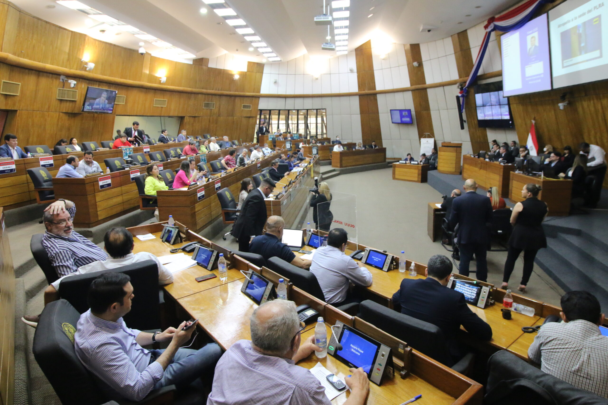 Diputados reanudan tratamiento de juicio político a Sandra Quiñónez
