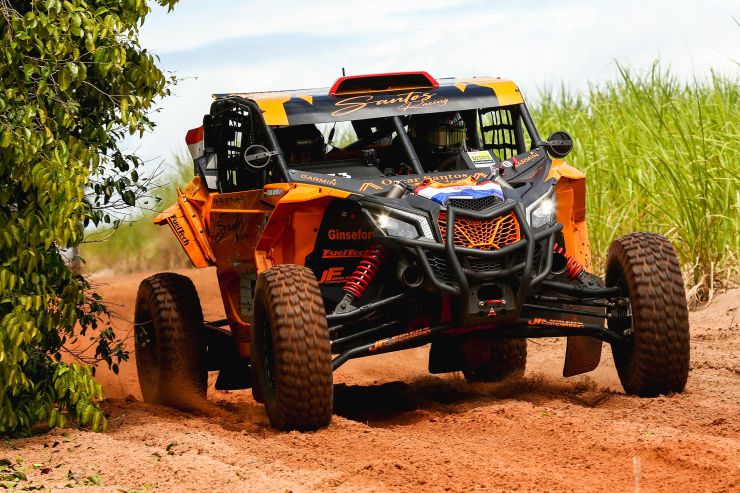 Oscar Santos (h) va por el tricampeonato en la clase UTV en el más difícil Rally Raid de esta parte del continente