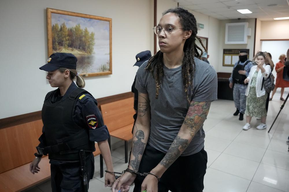 Jueza rusa sentencia a basquetbolista estadounidense a 9 años de prisión