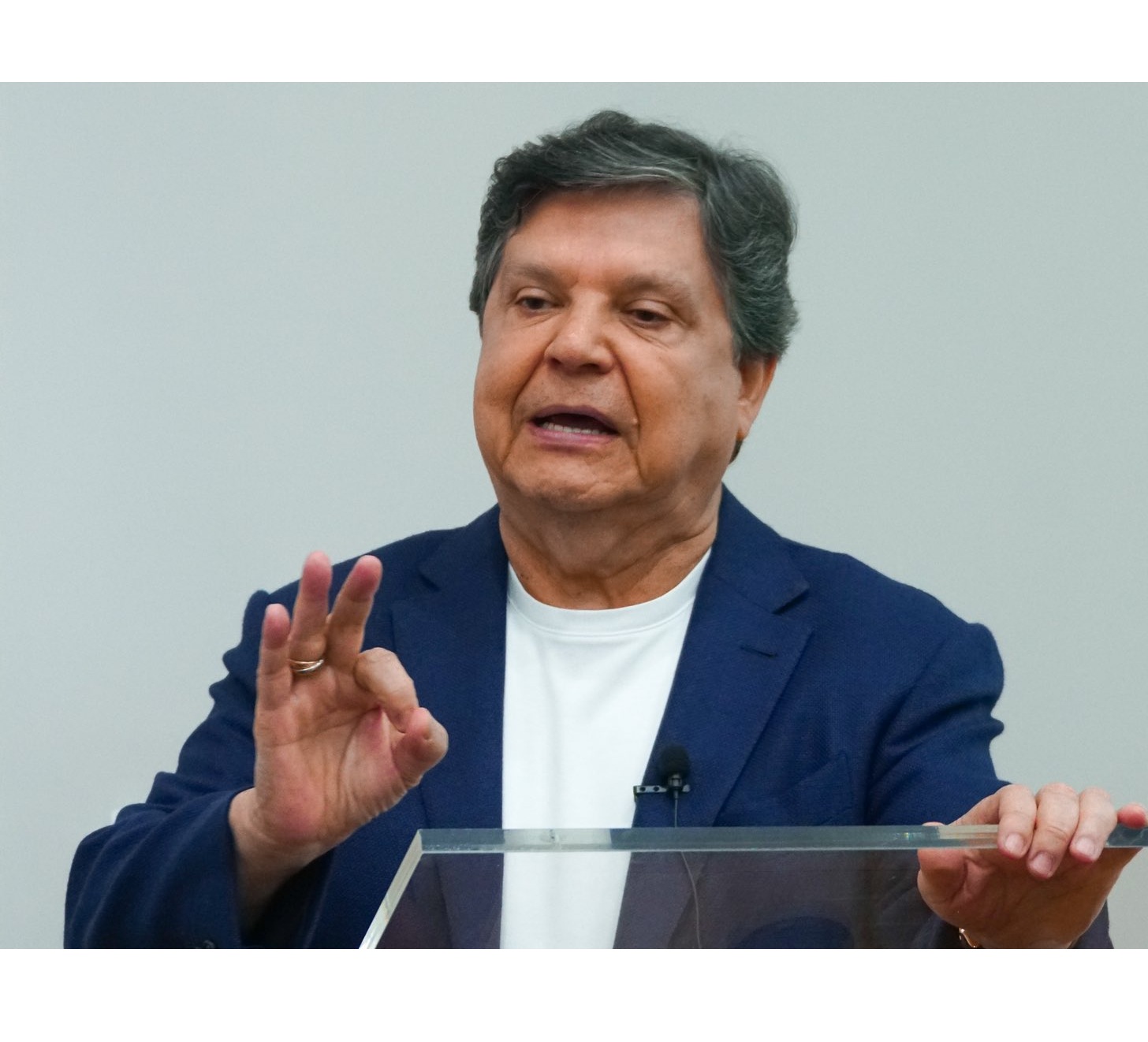 Euclides pretende una “refundación de la República”