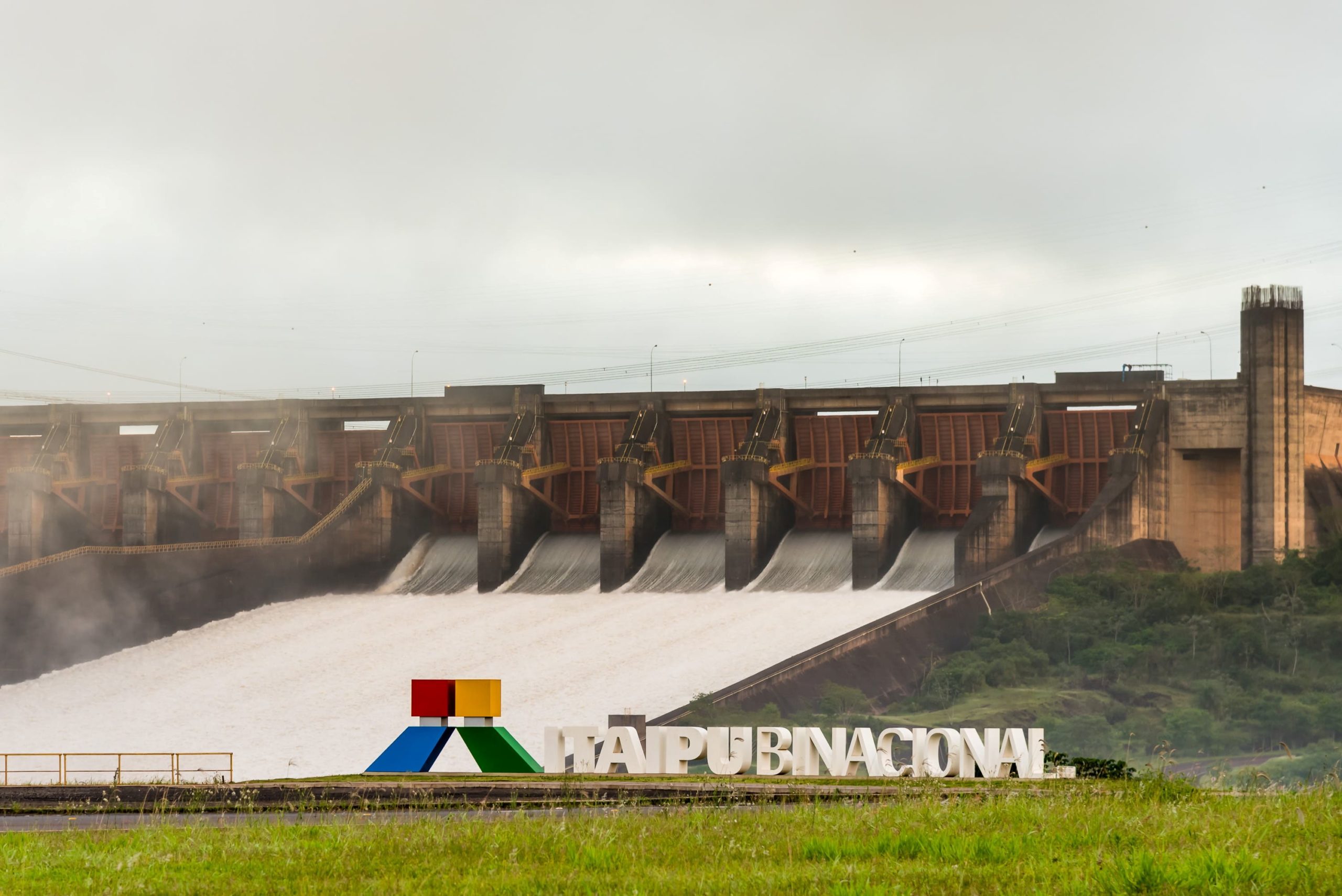 Itaipú pedirá veto de proyecto de millonaria compensación a extrabajadores