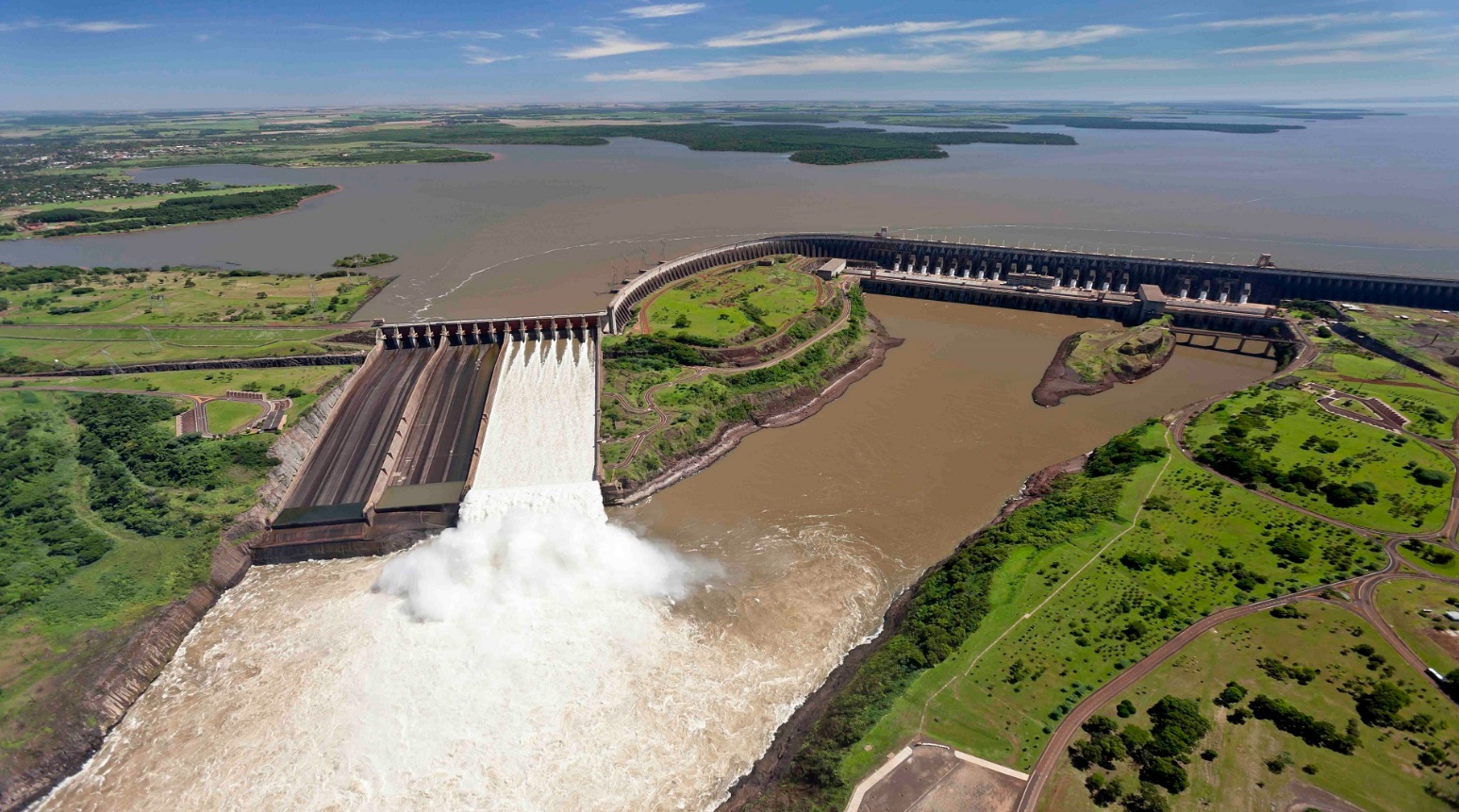 Gobierno anuncia reducción de tarifa de ANDE: “A Paraguay no le conviene con miras a renegociación del Anexo C”, según exgerente