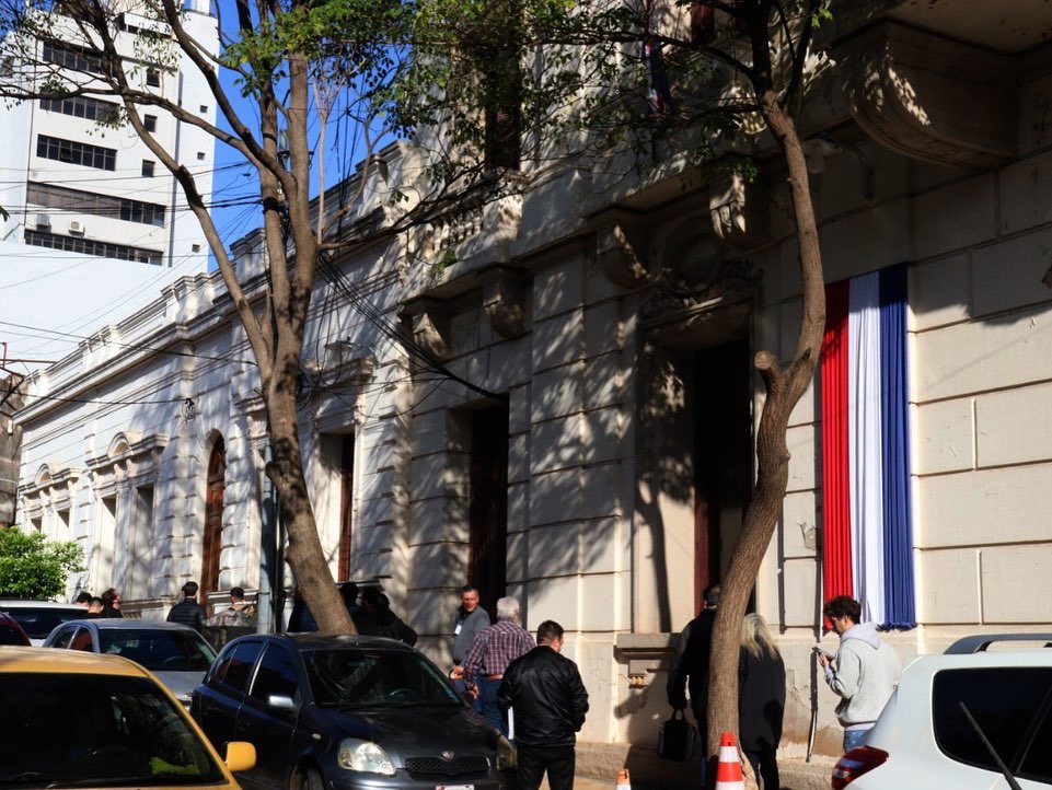 Fiscalía requisa documentos de sede del Ministerio del Interior