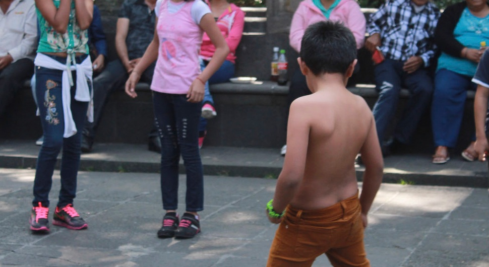 Preocupa “hipersexualización” de bailes de niños