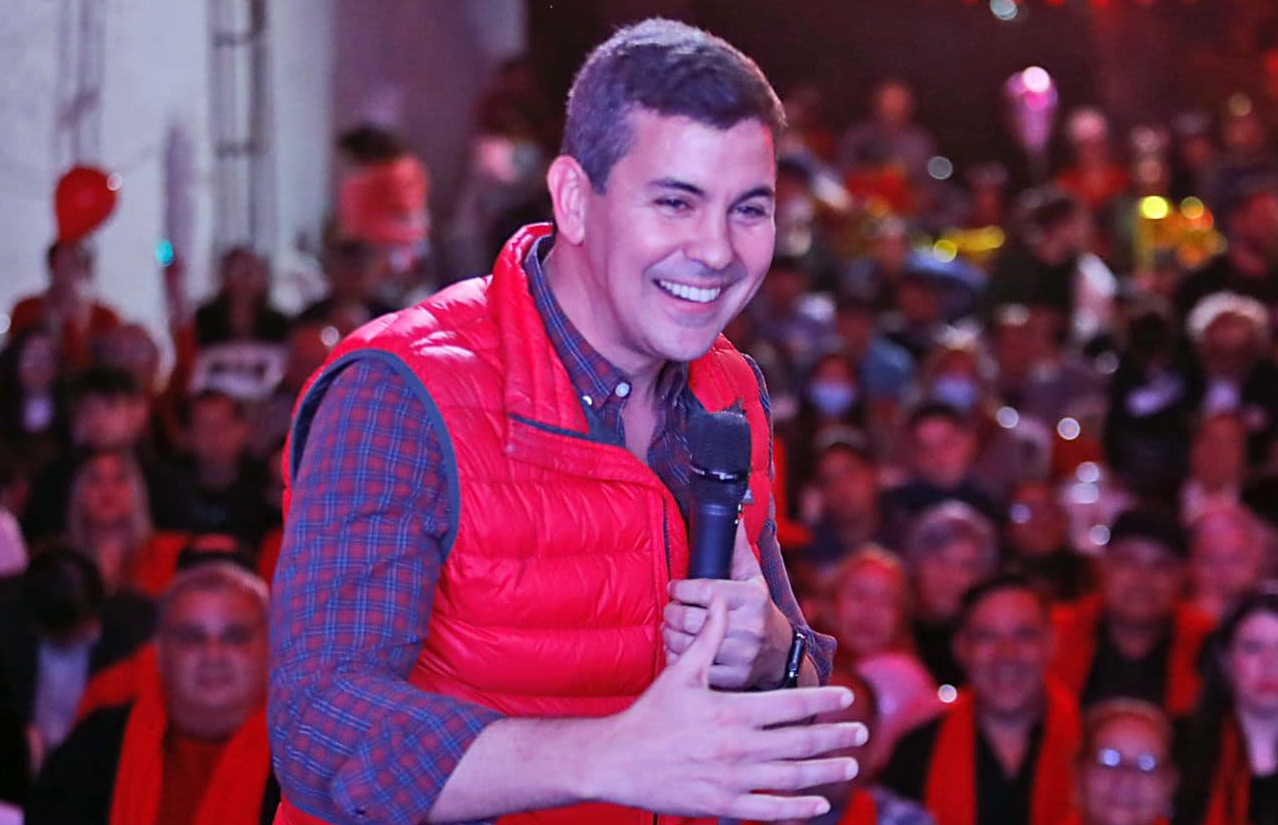 Declaraciones de “significativamente corruptos” fortalecieron candidatura de Santi Peña, según analista 