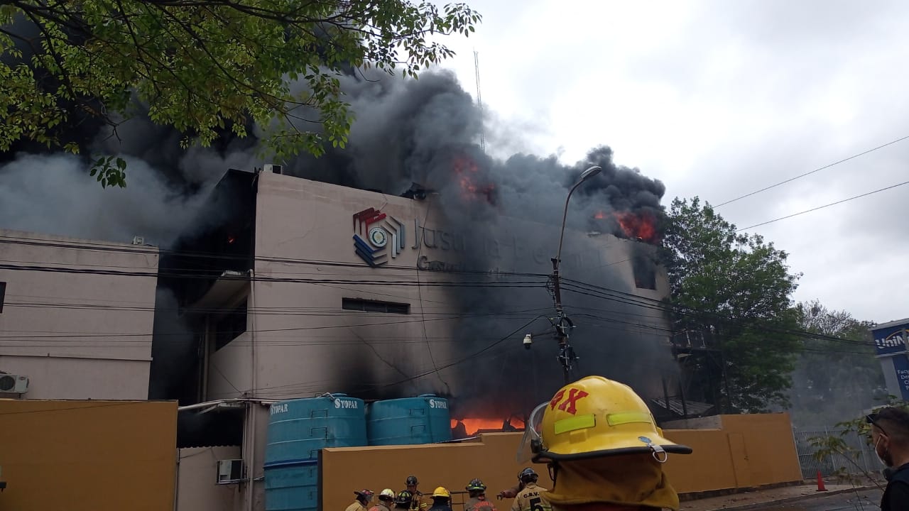 Incendio de considerable magnitud en sede del TSJE