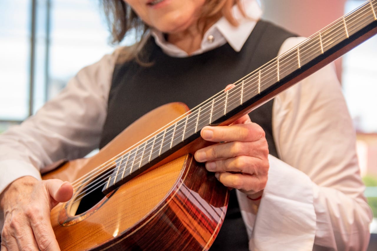 Hasta el lunes 12, jóvenes talentos de la guitarra clásica pueden postular a la Instrumentoteca