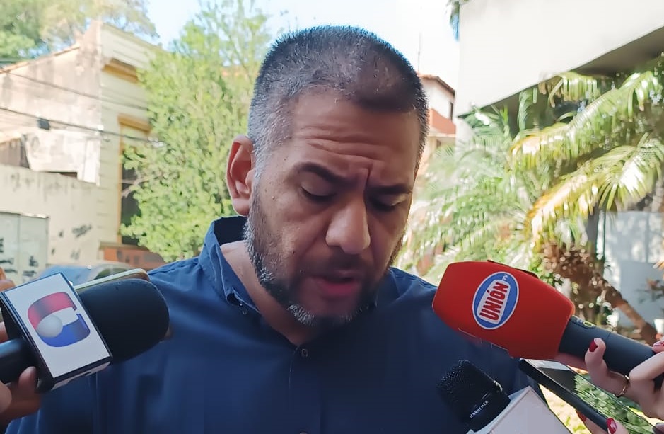 Miguel Godoy presenta denuncia contra diputadas