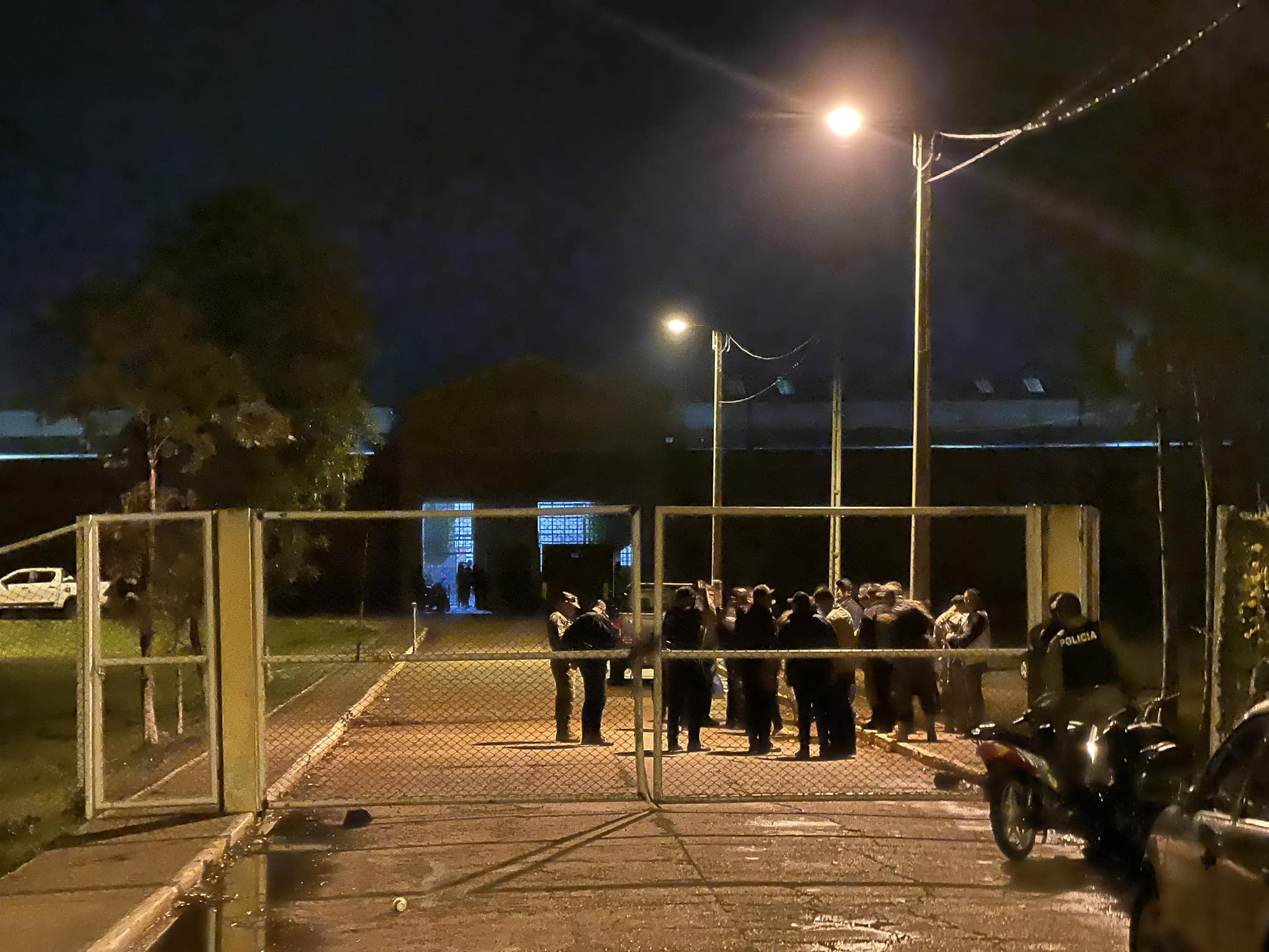 Buscan arma homicida tras motín en Penal de Concepción
