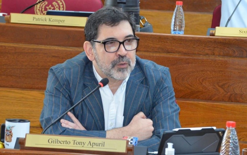 Tony Apuril: “Tenemos que tragarnos sapos y culebras, pero hay que apoyar a la Concertación”