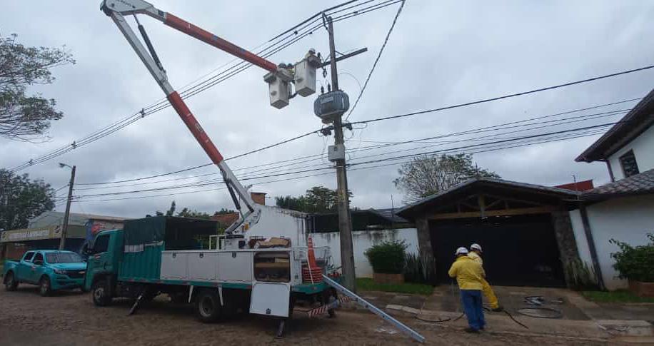 ANDE prevé reponer servicio eléctrico para el mediodía de este lunes