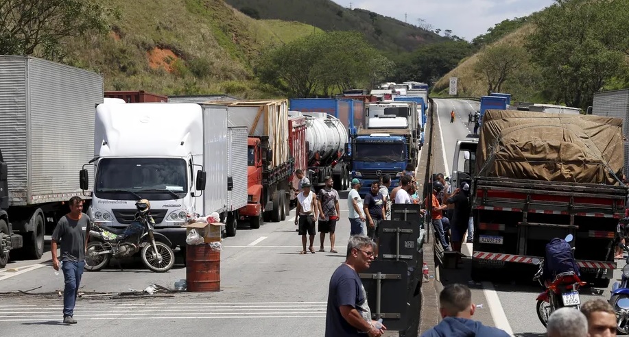 Máximo tribunal de Brasil ordena desbloquear carreteras