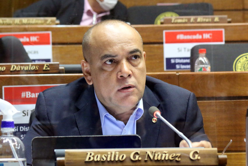 Por el “desgaste” que representa Efraín Alegre es “el mejor rival” para Santi Peña, según Bachi Núñez