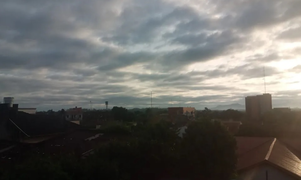 Meteorología pronostica martes caluroso y con lluvias
