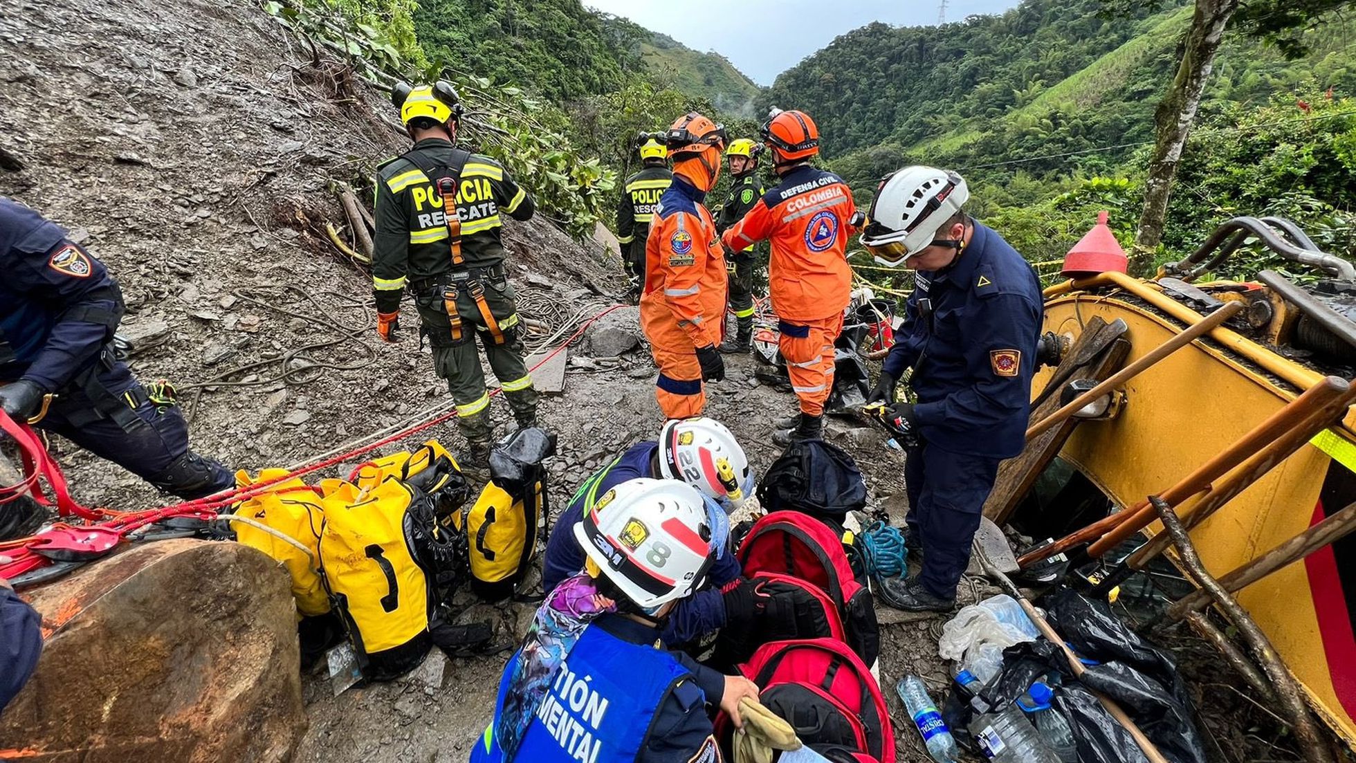 Colombia: 27 muertos en derrumbe
