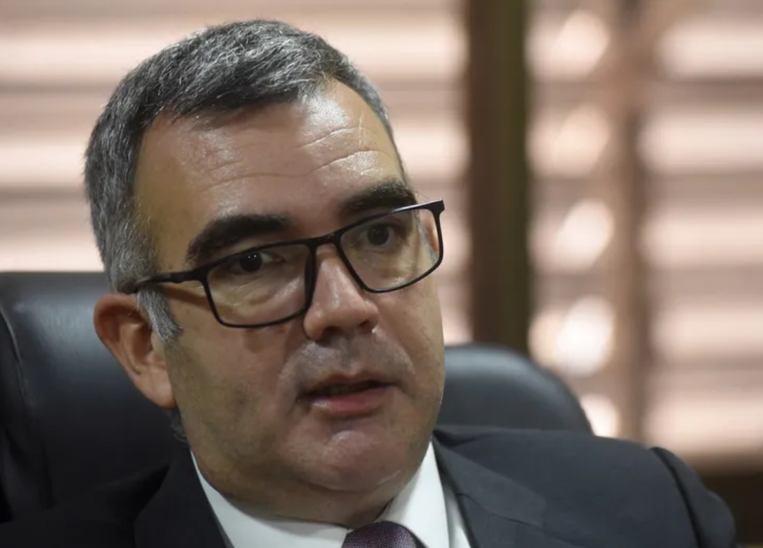 “Están robando a los chicos más humildes”: Ministro de Educación repudia derogación de ley de donación de la UE