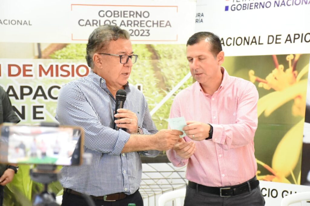 Yacyretá entregó aportes a Misiones para mejorar la salud, reparar maquinaria agrícola y apoyar a bomberos voluntarios