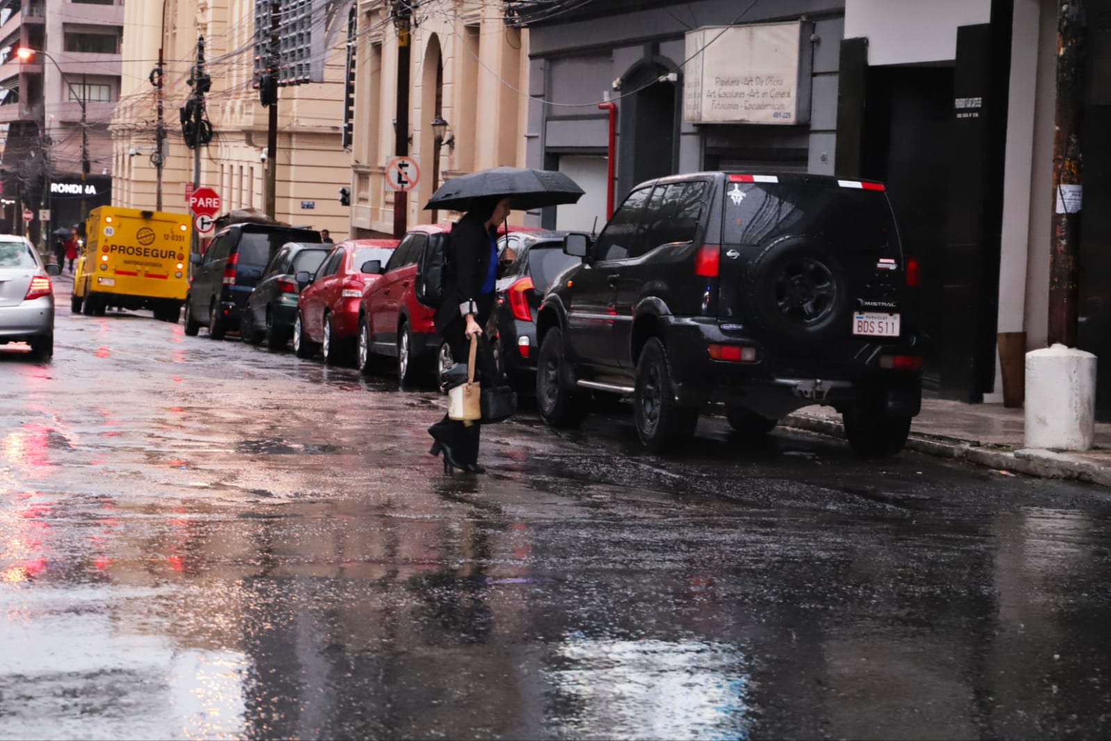 Meteorología pronostica lunes cálido y con lluvias dispersas