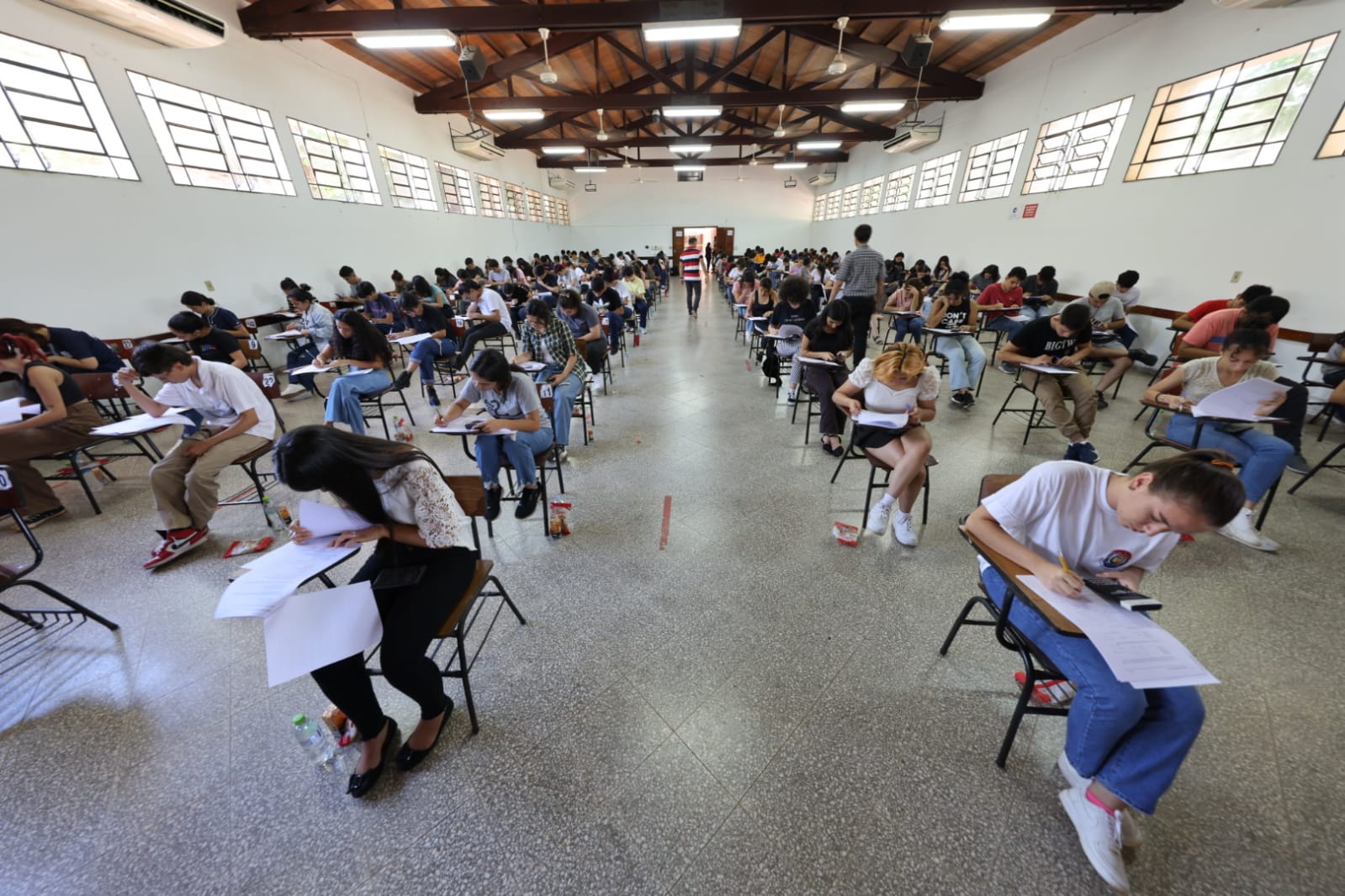 Gobierno e Itaipu refuerzan inversión para la juventud paraguaya y otorgan más de 3.000 becas
