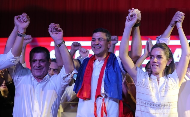 Horacio Cartes felicita a Santi Peña por ser electo presidente