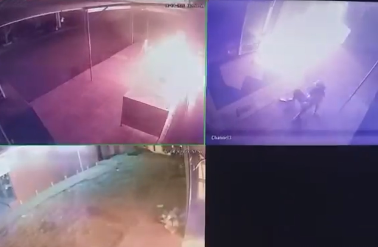 Se enojó porque no le atendieron rápido en la lomitería y le prendió fuego al local