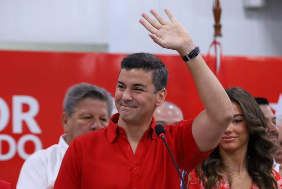 Santiago Peña quiere ganar por el 50% de los votos