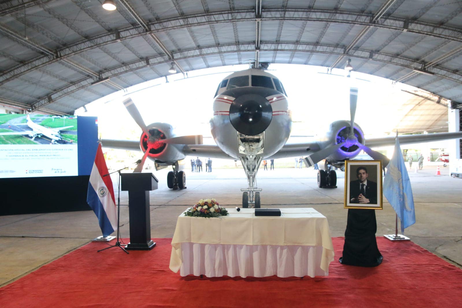 DINAC restaura histórico avión Convair