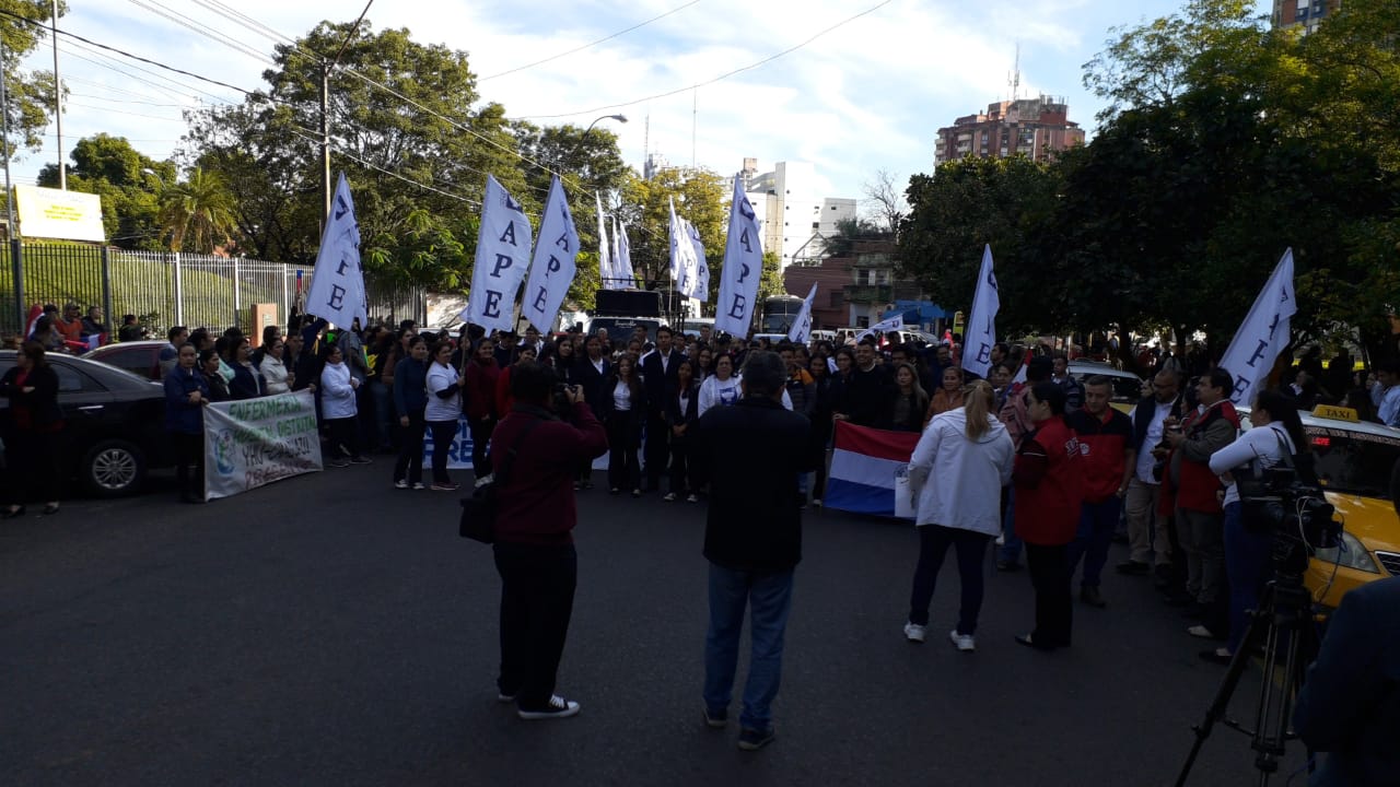 Salud promete atender reclamos de gremio de enfermería