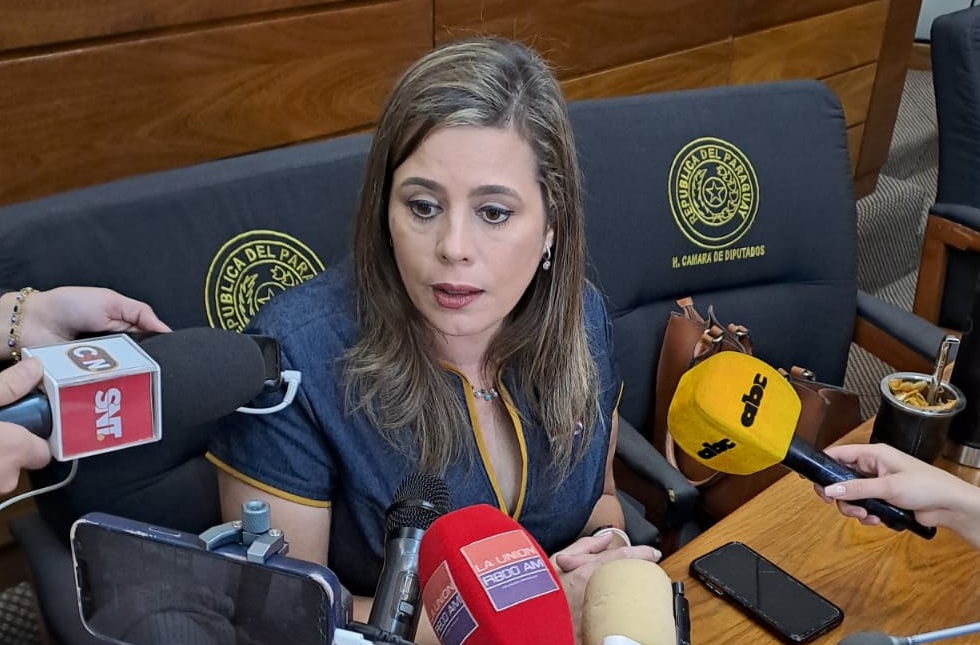Kattya está abierta a consolidar bloque opositor en Senado, pero “sin condicionamientos”