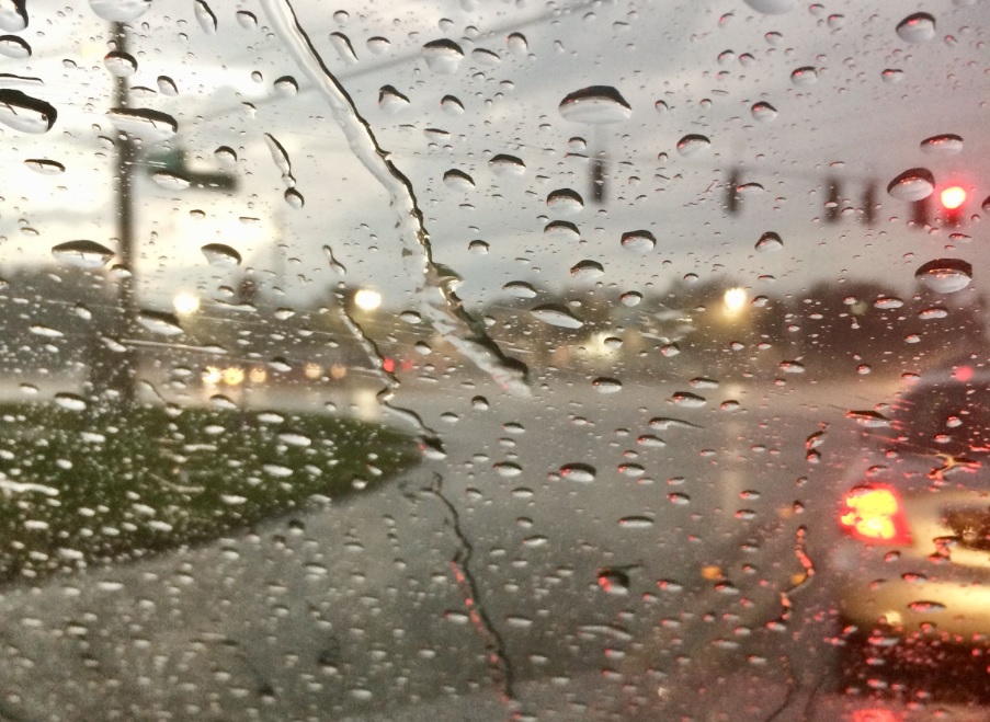 Pronostican jueves fresco y con lluvias