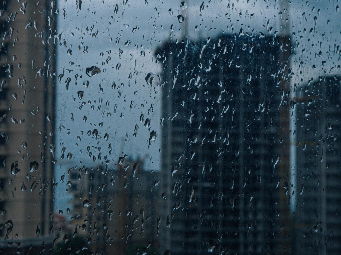 Anuncian miércoles fresco, con lluvias y vientos del sur