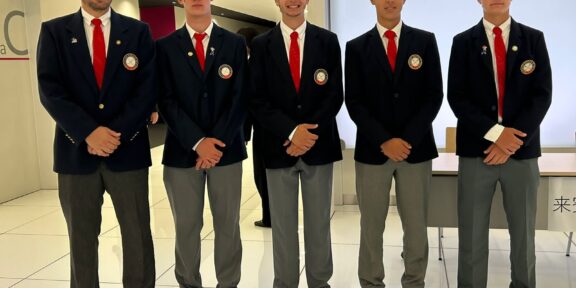 Franco Fernández, Erich Fortlage, Benjamín Fernández, Matías Koropeski (Golfistas) y el delegado Alexander kent (Der. a izq.). Gentileza