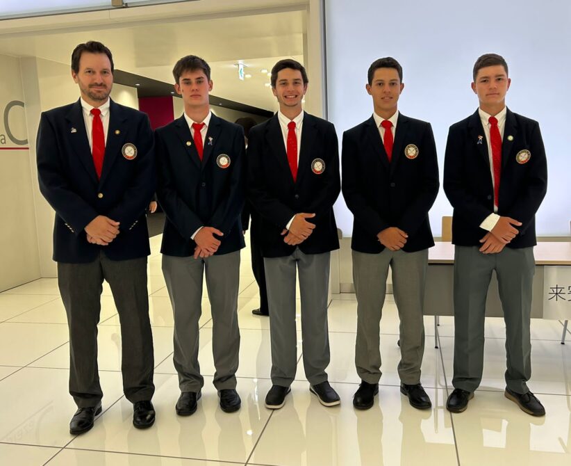 Franco Fernández, Erich Fortlage, Benjamín Fernández, Matías Koropeski (Golfistas) y el delegado Alexander kent (Der. a izq.). Gentileza