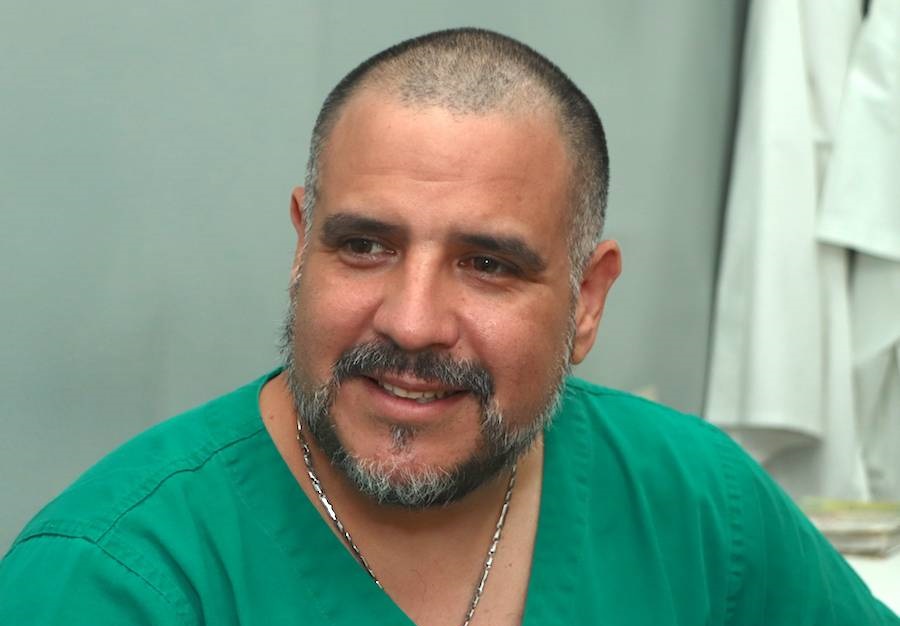 Médico descarta extremar recursos, pero recomienda volver al tapabocas y al lavado de manos