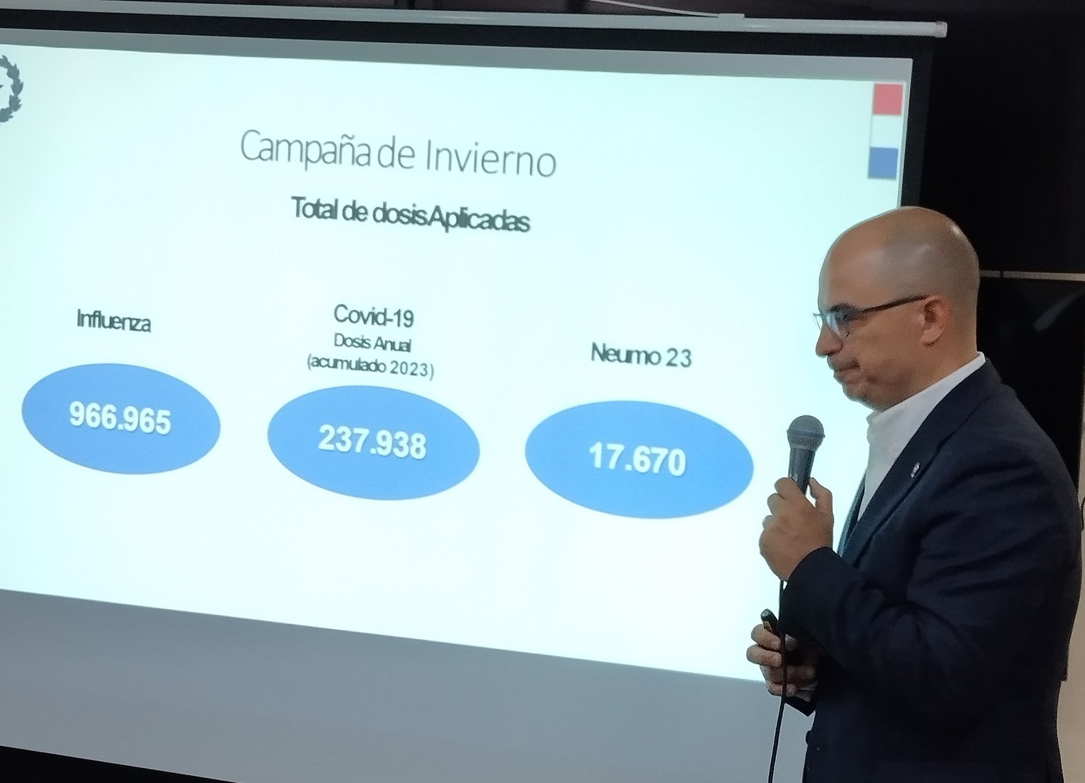 Salud insta a la vacunación contra influenza y COVID-19 ante incremento de hospitalizaciones