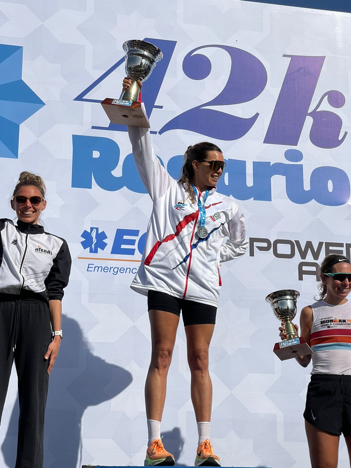 La paraguaya Nicole Wood Niella gana la 21º edición de la Maratón Internacional de la Bandera en Rosario, Argentina.