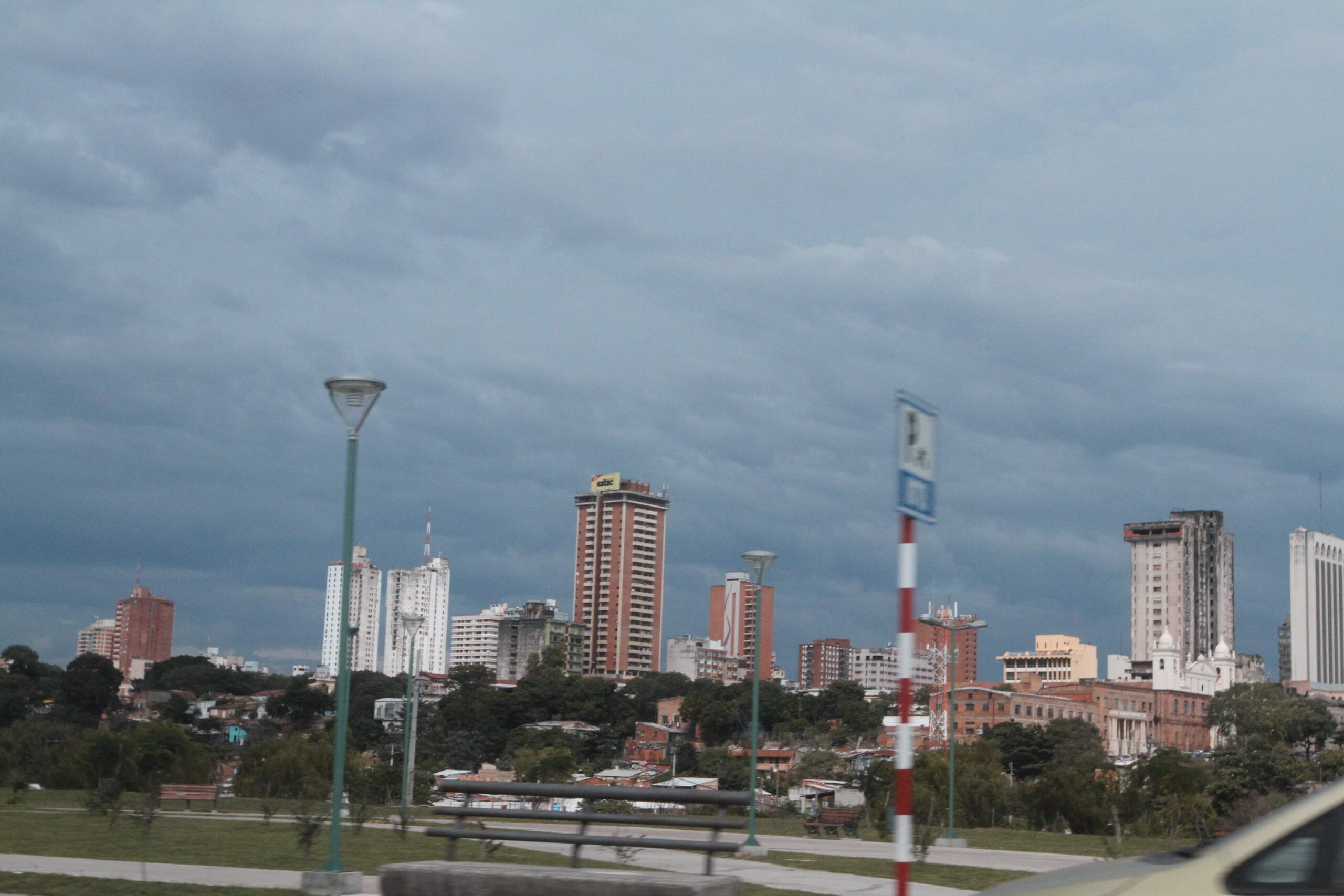 Meteorología anuncia jueves cálido con cielo nublado
